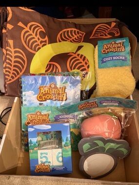 Animal Crossing Cozy Gift Set - Brown, Orange, Yellow